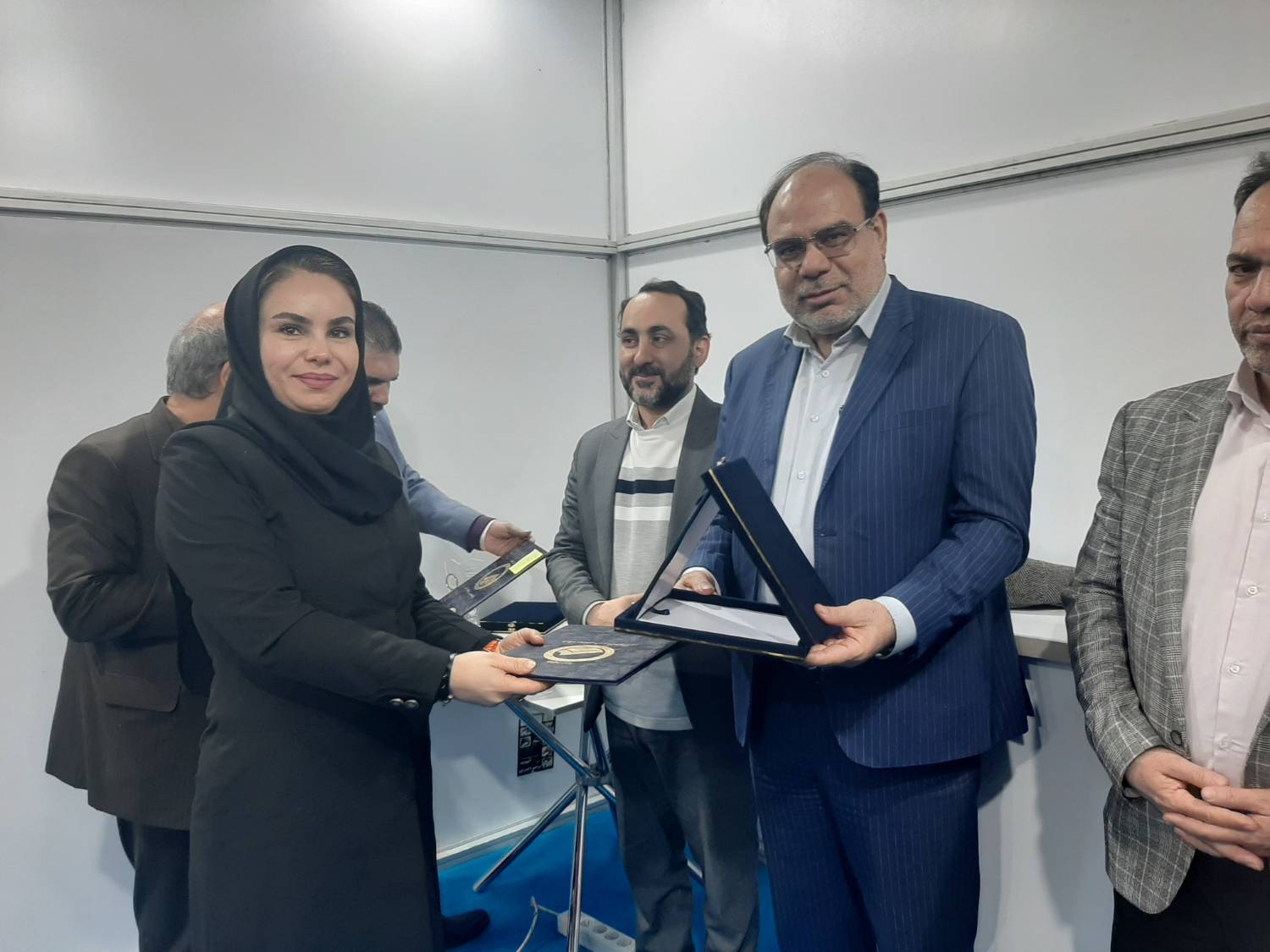 شرکت آبفا کردستان رتبه برتر پژوهش را در نمایشگاه دستاوردهای پژوهش و فنآوری و فن بازار و تقاضای ساخت و تولید کسب کرد